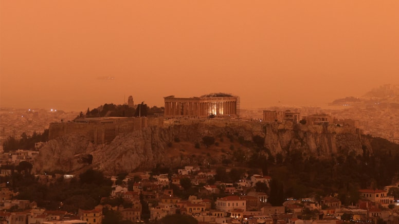 Atina toz bulutlarına teslim oldu