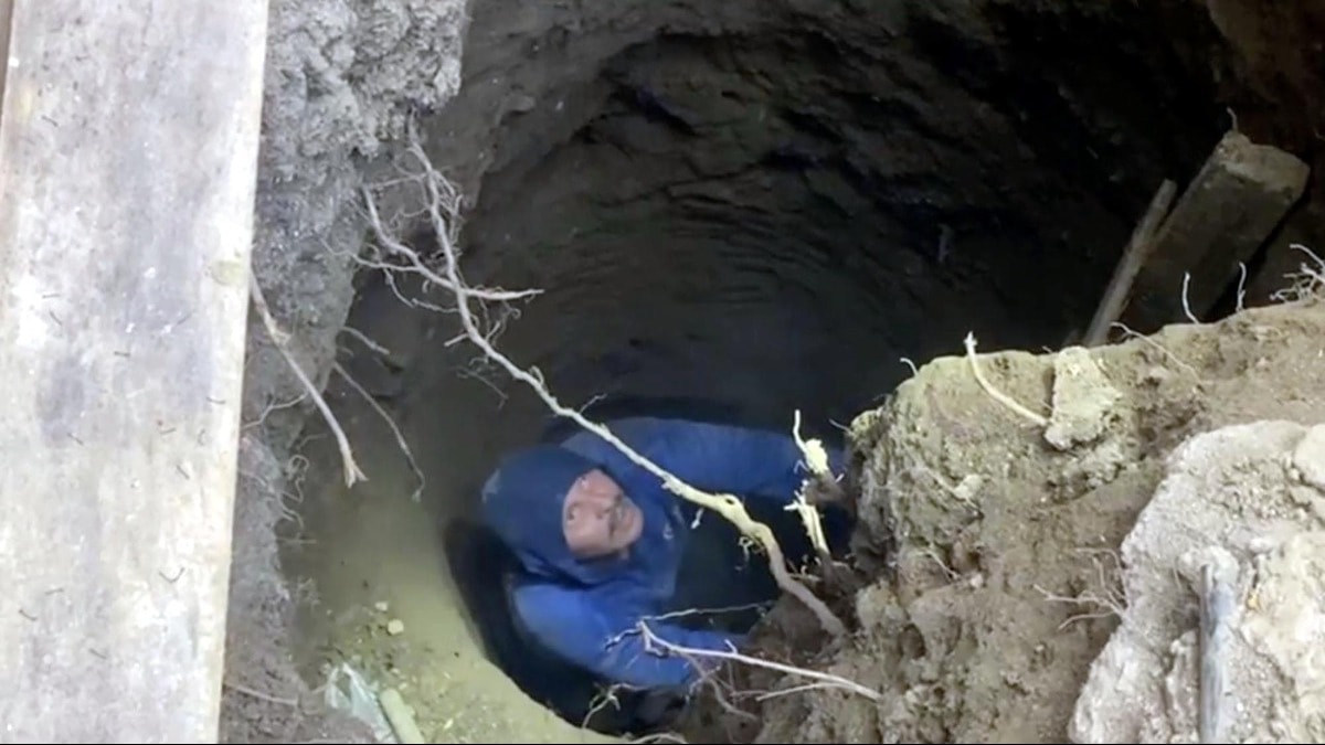 Kaçak define aramak için kazdığı kuyuda yakalandı