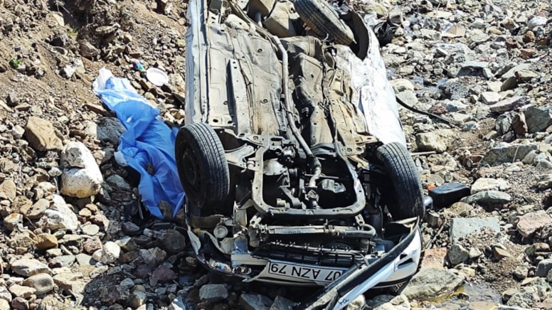 Alanya'da dereye yuvarlanan otomobilin sürücüsü öldü