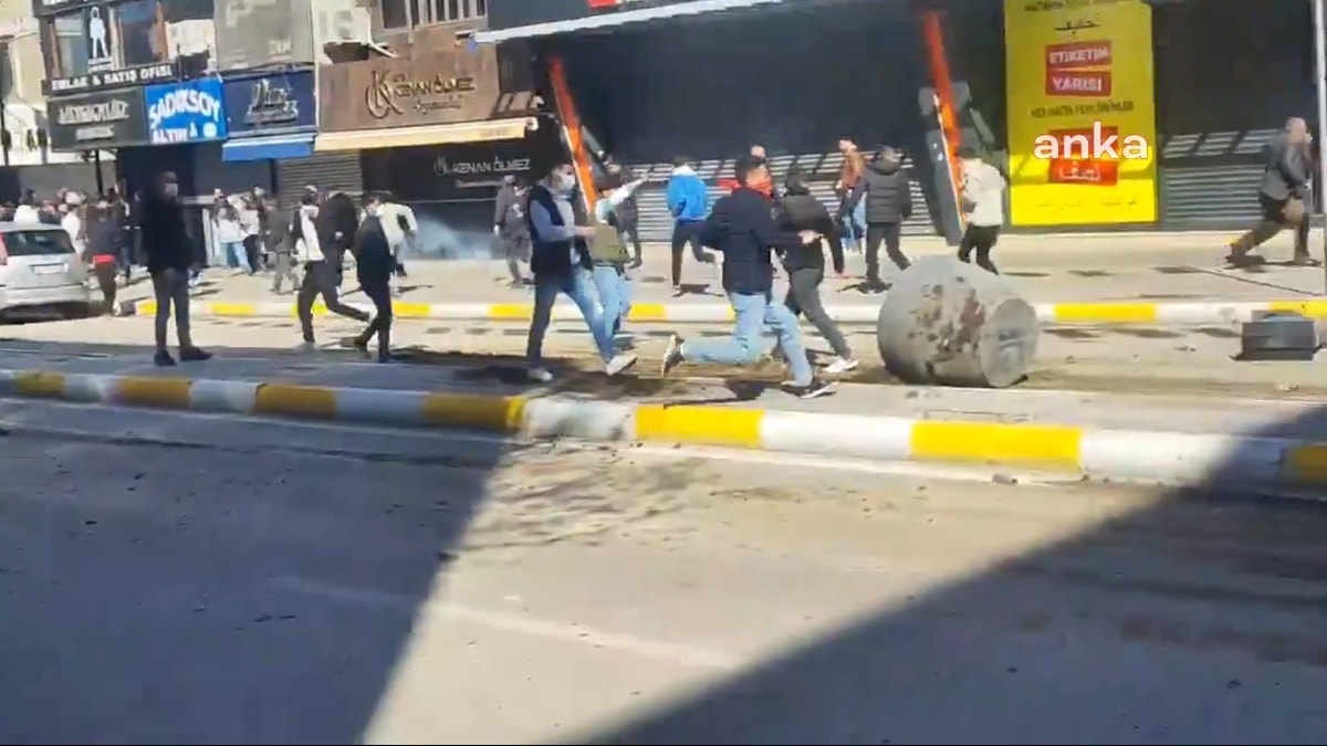 Van'da sokaklar karıştı