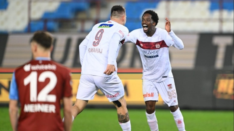 Sivasspor, Trabzonspor'u deplasmanda tek golle yıktı