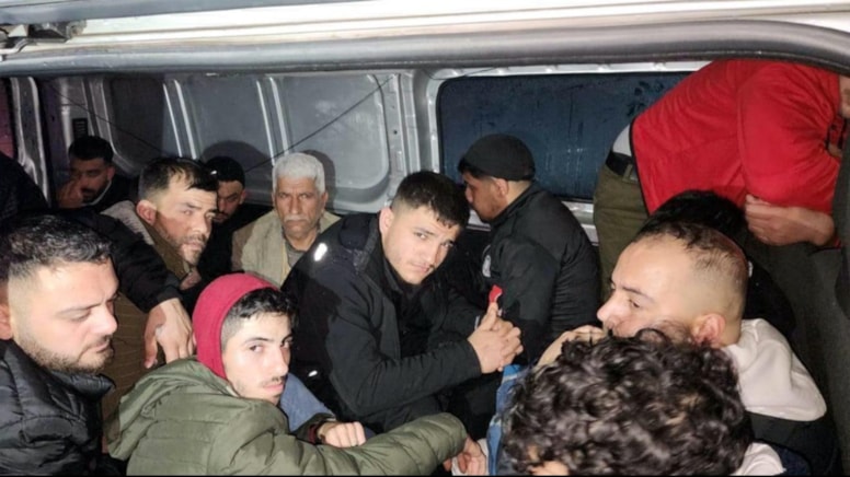 Tekirdağ'da minibüste 21 kaçak göçmen yakalandı