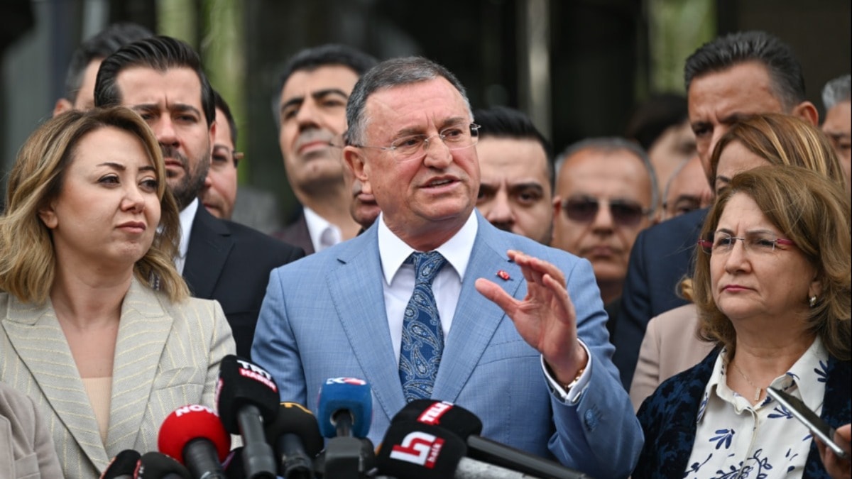 Hatay’daki sandıklarda polis ve gardiyan varmış