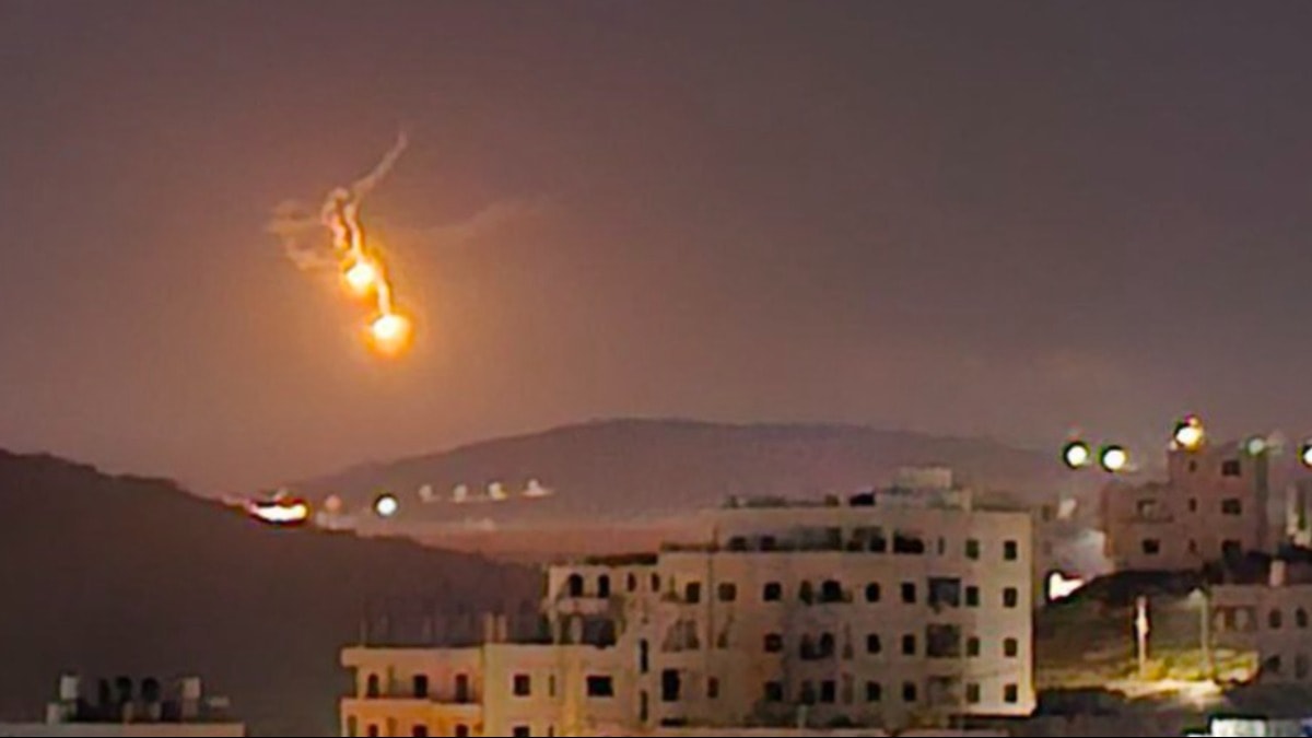 İsrail, Lübnan'ı vurdu