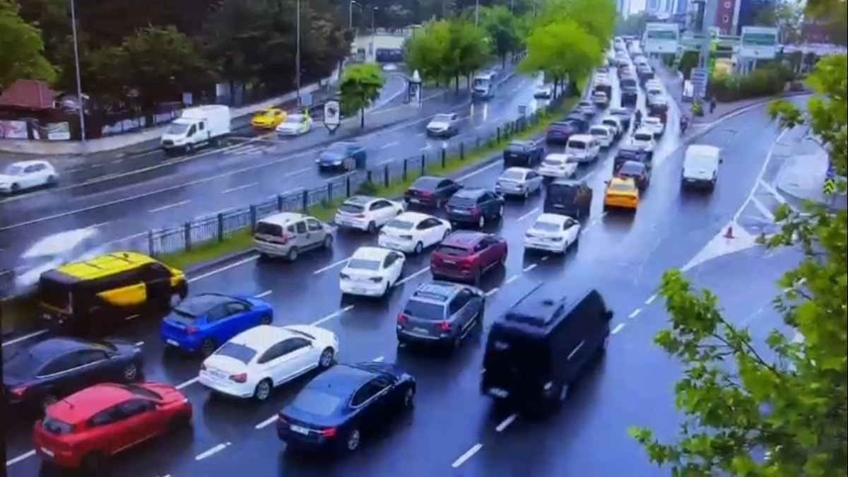 Beşiktaş'taki zincirleme kazanın görüntüleri ortaya çıktı...
