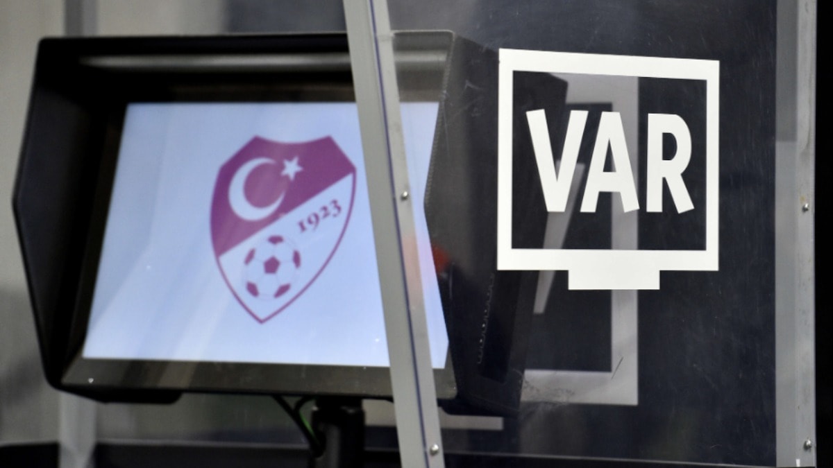 Süper Lig'de yabancı VAR hakemi uygulaması başlıyor