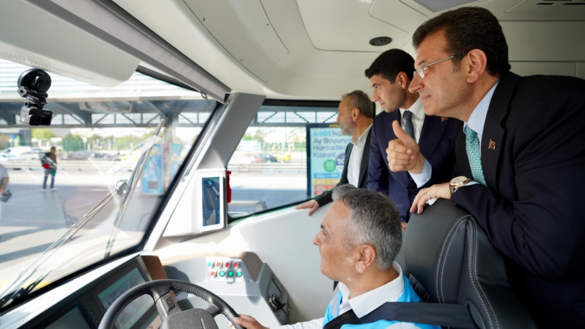 İmamoğlu elektrikli metrobüsü test etti