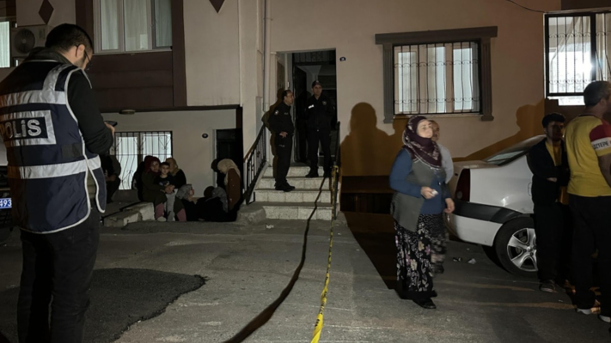 İzmir’de baba vahşeti: 1 kızını öldürdü, diğerini yaraladı