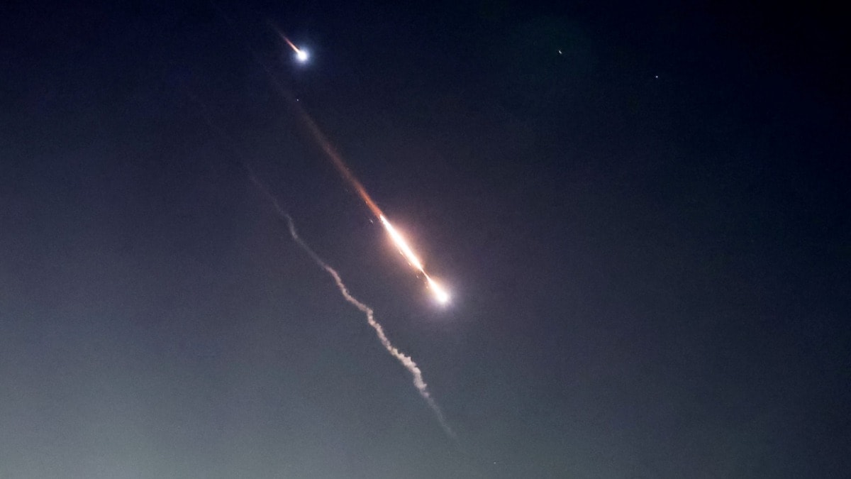 İran, İsrail'e saldırdı... İlk açıklamalar geldi: Karışık mesajlar