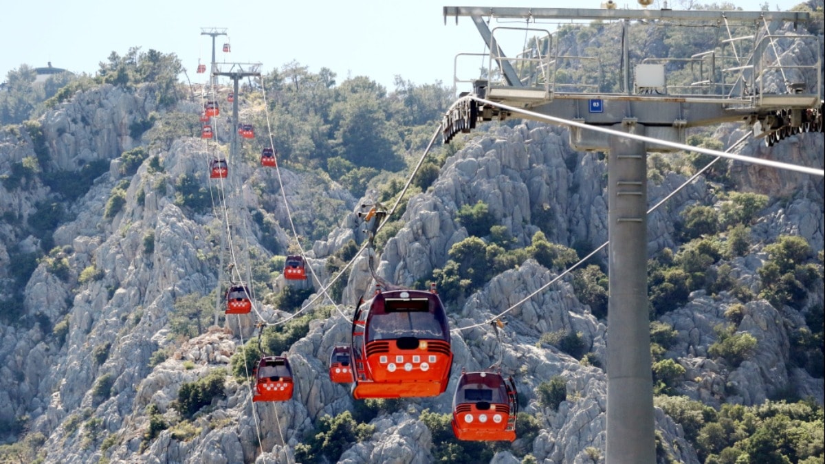 Antalya'daki kaza sonrası teleferik girişi kapatıldı