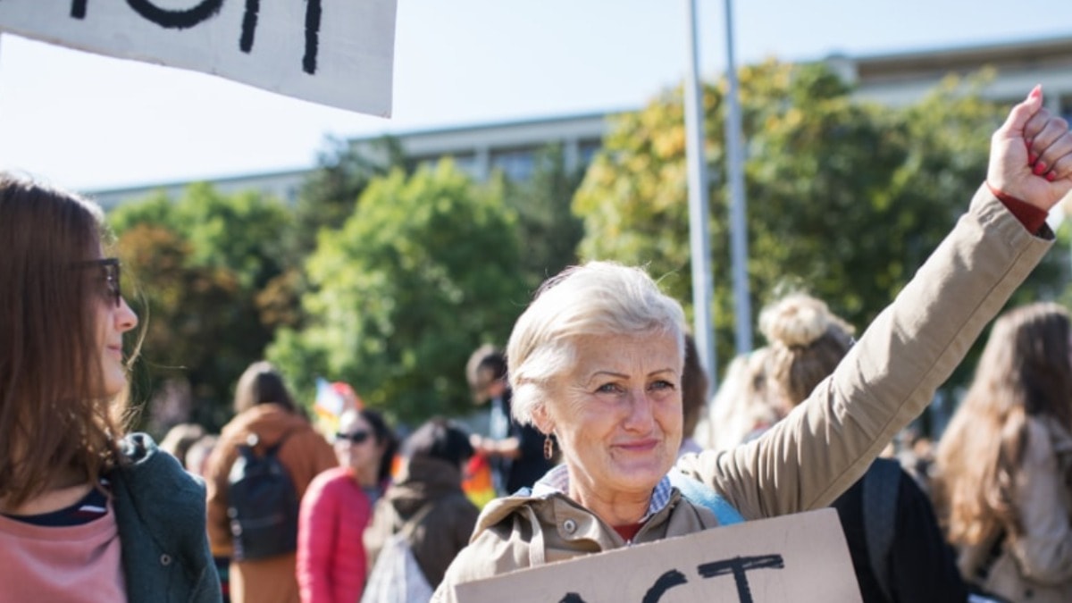 İklim değişikliğiyle mücadelede hükümete savaş açan nineler hukuk zaferi kazandı