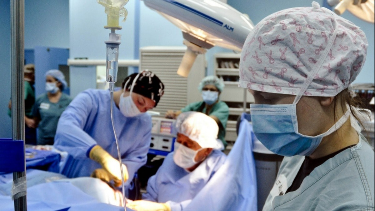 Bilimsel araştırma: Doktorunuz kadınsa hayatta kalma olasılığınız yükseliyor