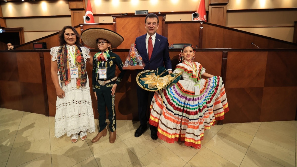 İmamoğlu dünya çocuklarını ağırladı, barış çağrısı yaptı