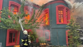 Tarihi binada yangın: Müdahale sürüyor