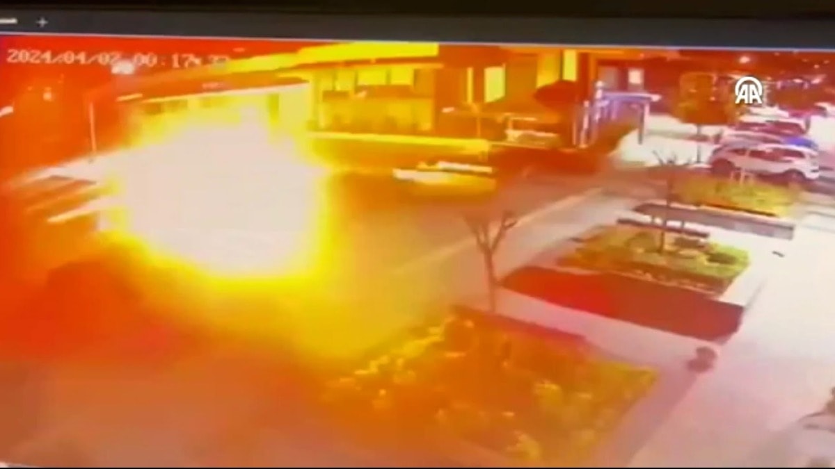 İstanbul'da restorana el bombalı saldırı