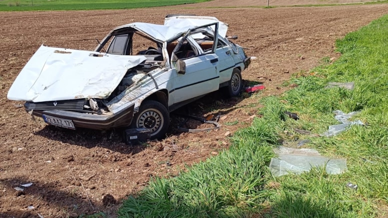 Diyarbakır'da takla atan otomobildeki 9 kişi yaralandı