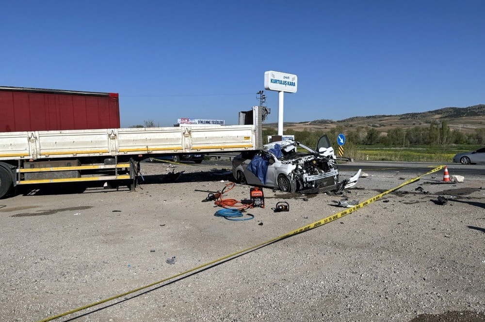 Kırıkkale'de feci kaza: 1 ölü, 2 yaralı