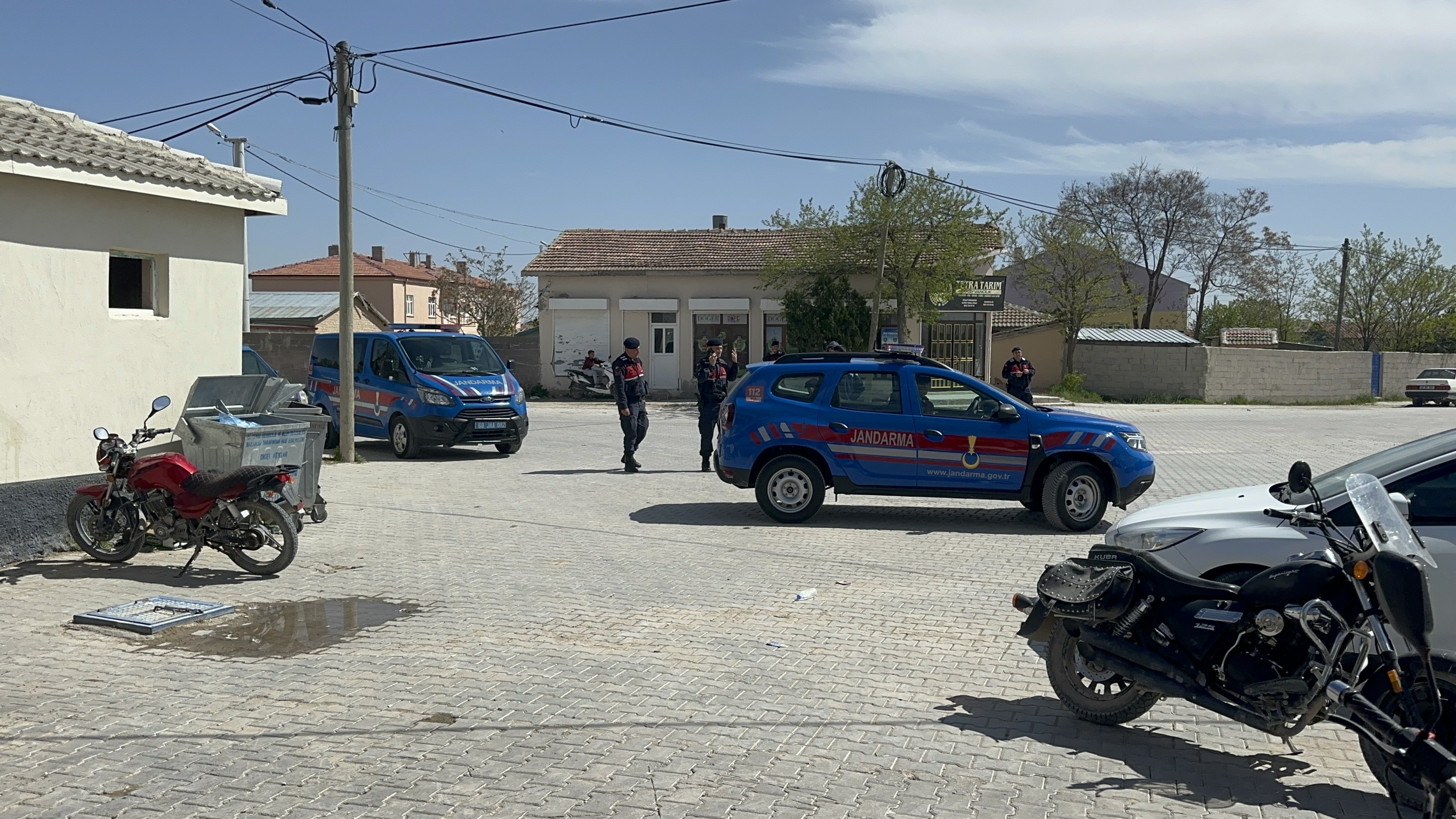 Cami çıkışı muhtarlık kavgası: Çok sayıda yaralı var...