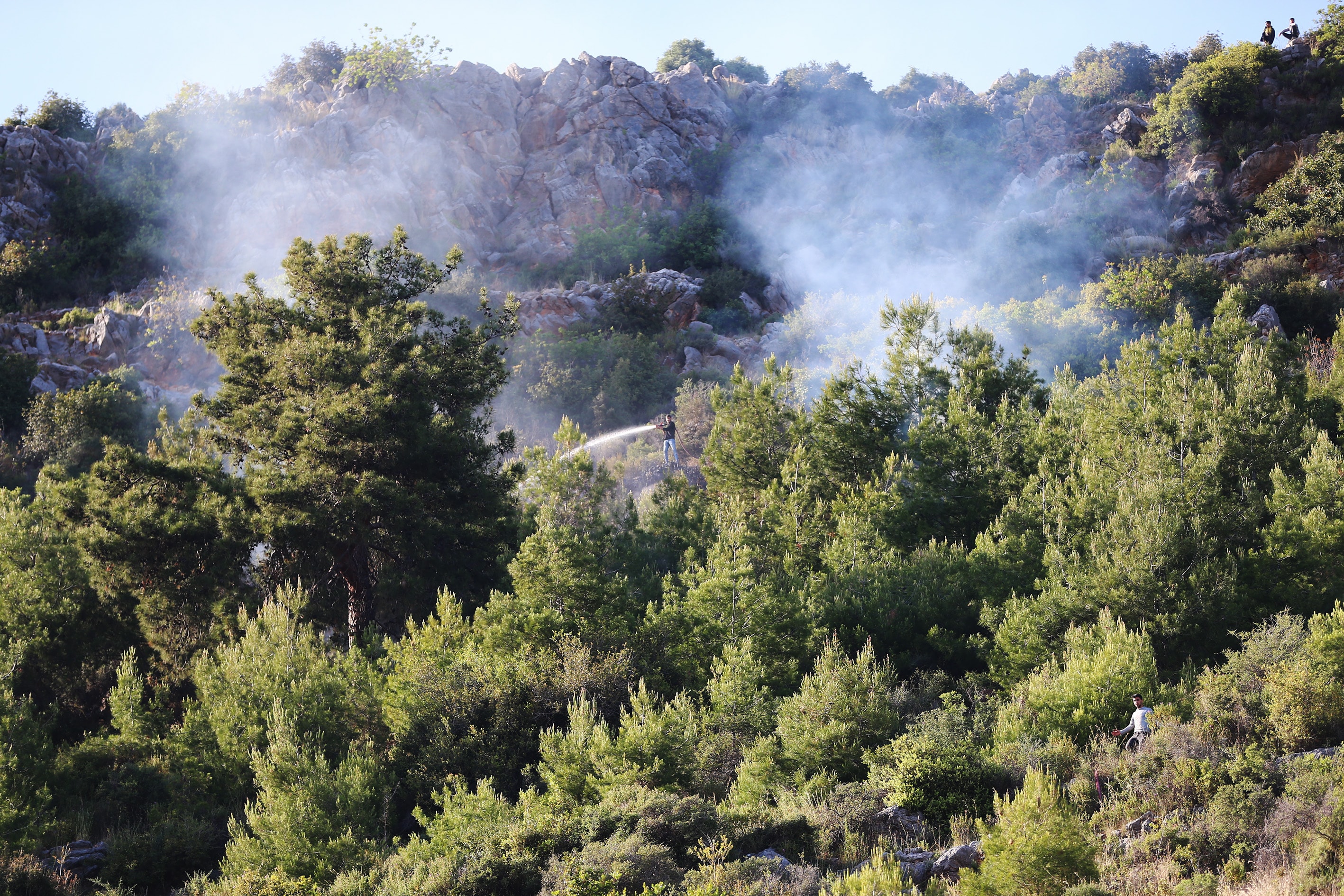Alanya'da ormanlık alanda çıkan yangın kontrol altına alındı