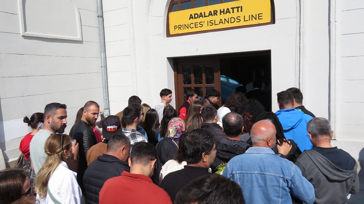 Adalar iskelesi tıklım tıklım