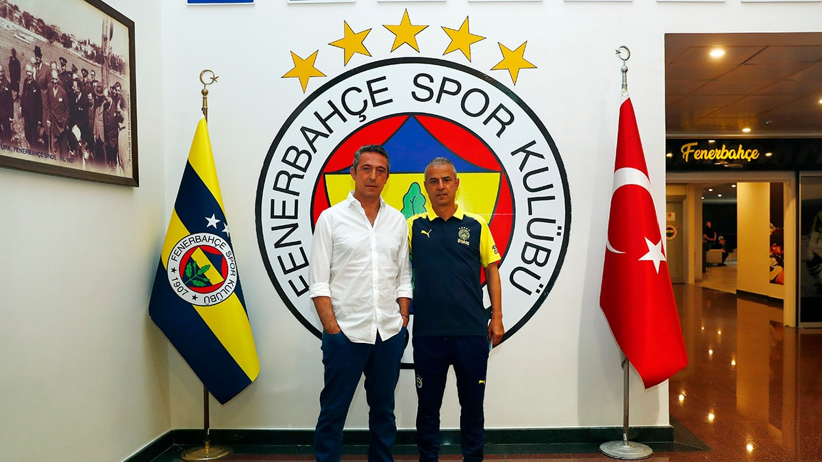 Fenerbahçe takımı ve teknik direktör İsmail Kartal, olağanüstü genel kurul öncesi Ali Koç ile buluştu"