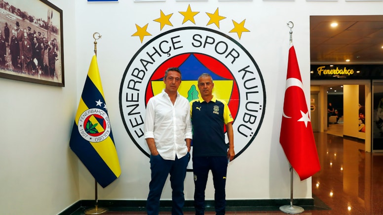 Fenerbahçe takımı ve teknik direktör İsmail Kartal, olağanüstü genel kurul öncesi Ali Koç ile buluştu"