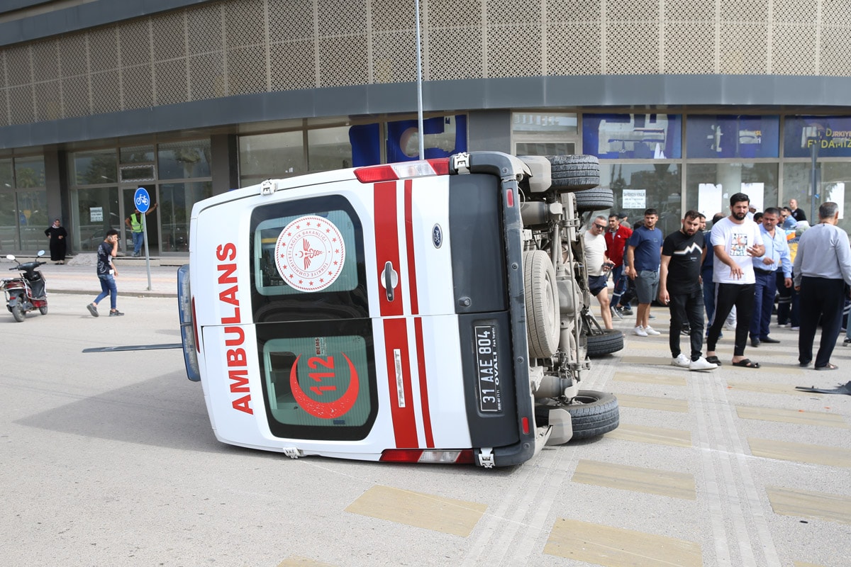 Hatay'da ambulans kazası