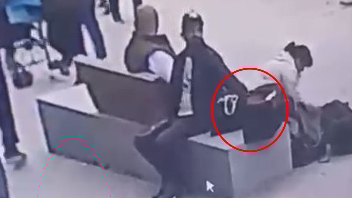 Bankta oturan kadının cep telefonunu böyle çaldı