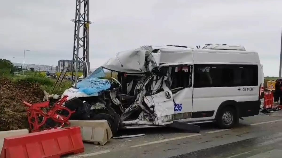İşçileri taşıyan servis kaza yaptı: 1'ağır 6 yaralı