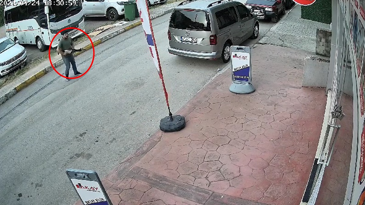 Motosikletini çaldığını iddia ettiği kişiye pompalı tüfekle ateş açtı