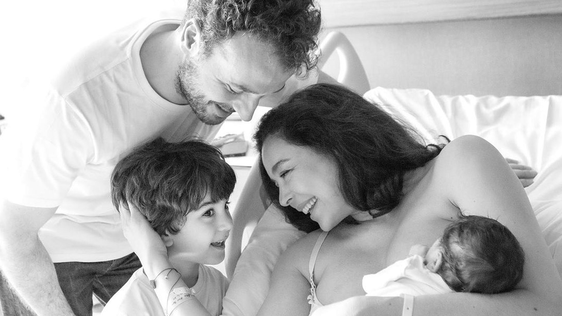 Azra Akın ikinci kez anne oldu