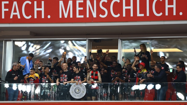 Bayer Leverkusen, Bundesliga'da tarih yazdı: İlk şampiyonluğunu ilan etti