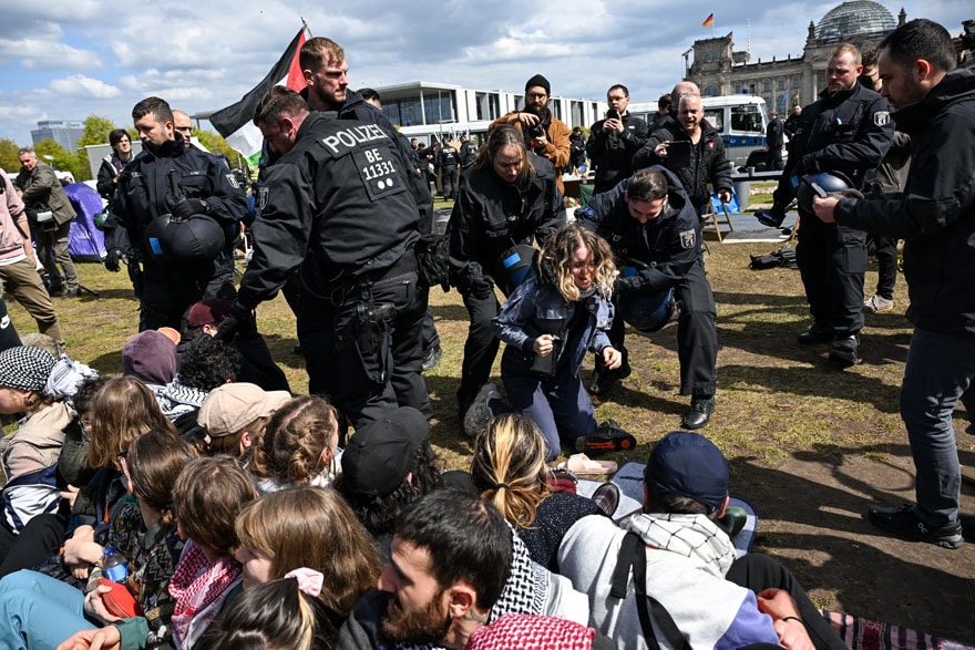 Almanya'da Filistin destekçilerine sert müdahale