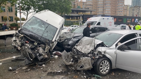 Beşiktaş'ta zincirleme kaza! 7 araç birbirine girdi