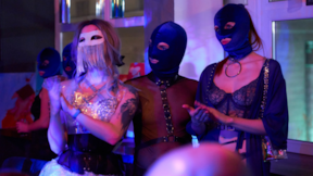 Rusya'da 'seks partisi' tartışması: Polis art arda baskın yaptı