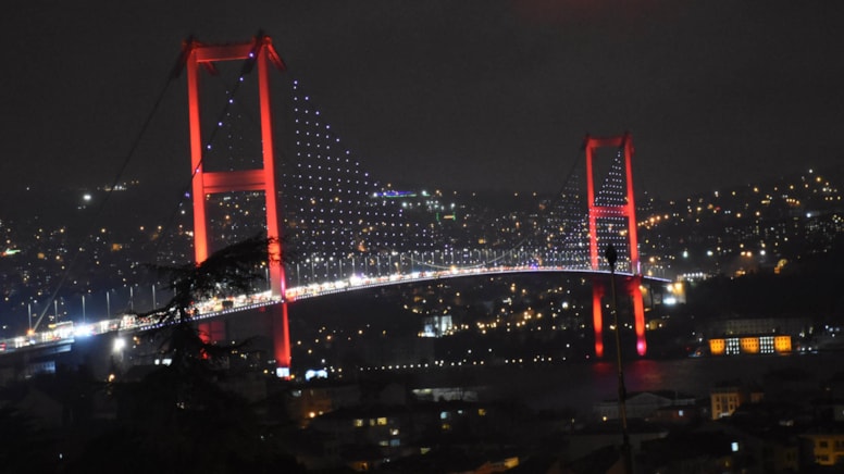 İstanbul'da tarihi yapılar otizmliler için aydınlatılacak