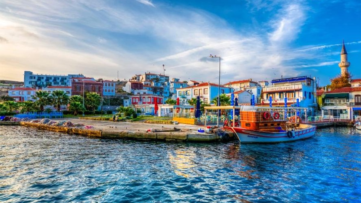 Bozcaada'ya bayram yasağı