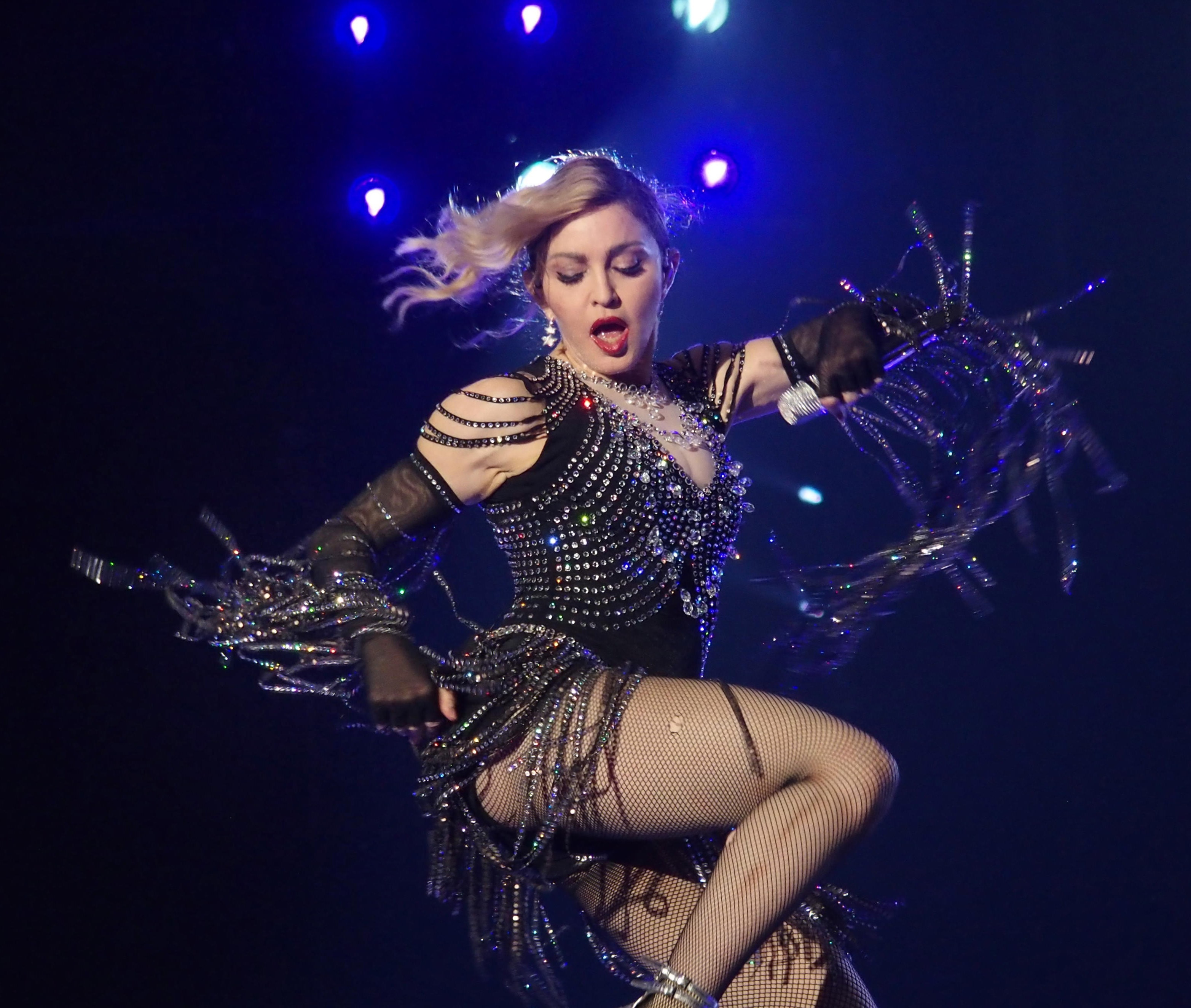 Madonna'ya dava şoku... Hayranlarını sinirlendirdi