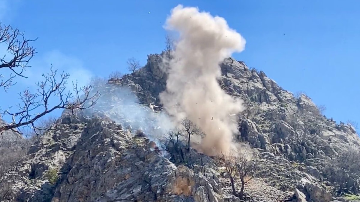 Teröristlerin kullandığı 2 mağara imha edildi