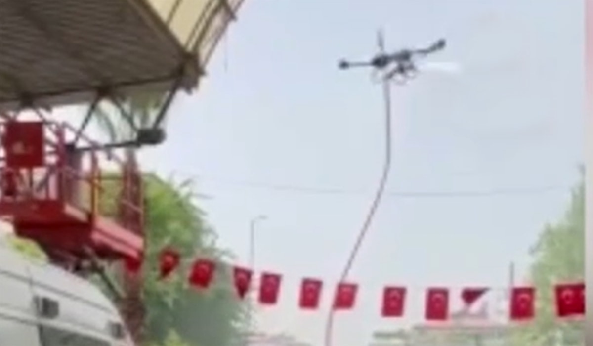 Deneme uçuşu yapan yangın söndürme dronu düştü