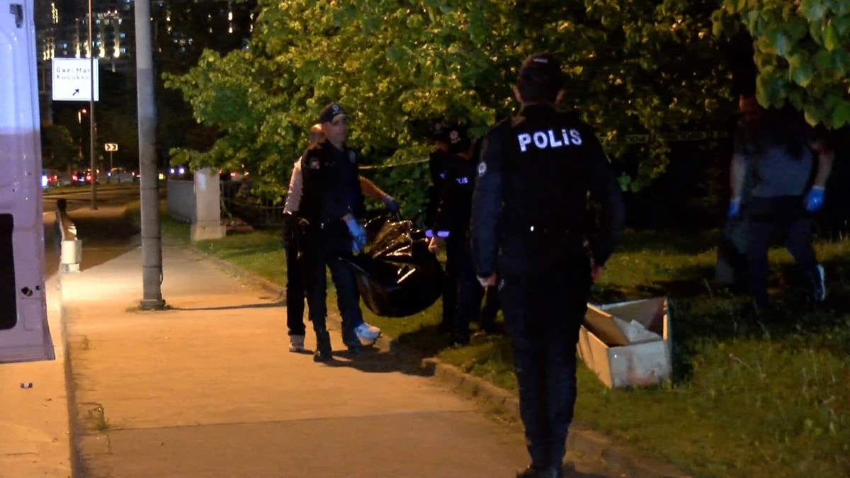 Esenler'de yol kenarında erkek cesedi bulundu