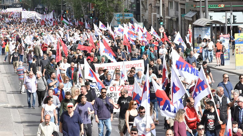 Yunanistan'da asgari ücret zammını az bulan işçiler genel greve gitti
