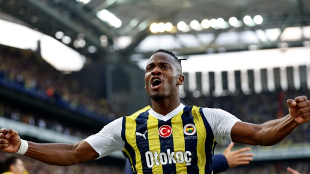 Fenerbahçe Beşiktaş'ı devirdi 'yarışa devam' dedi!
