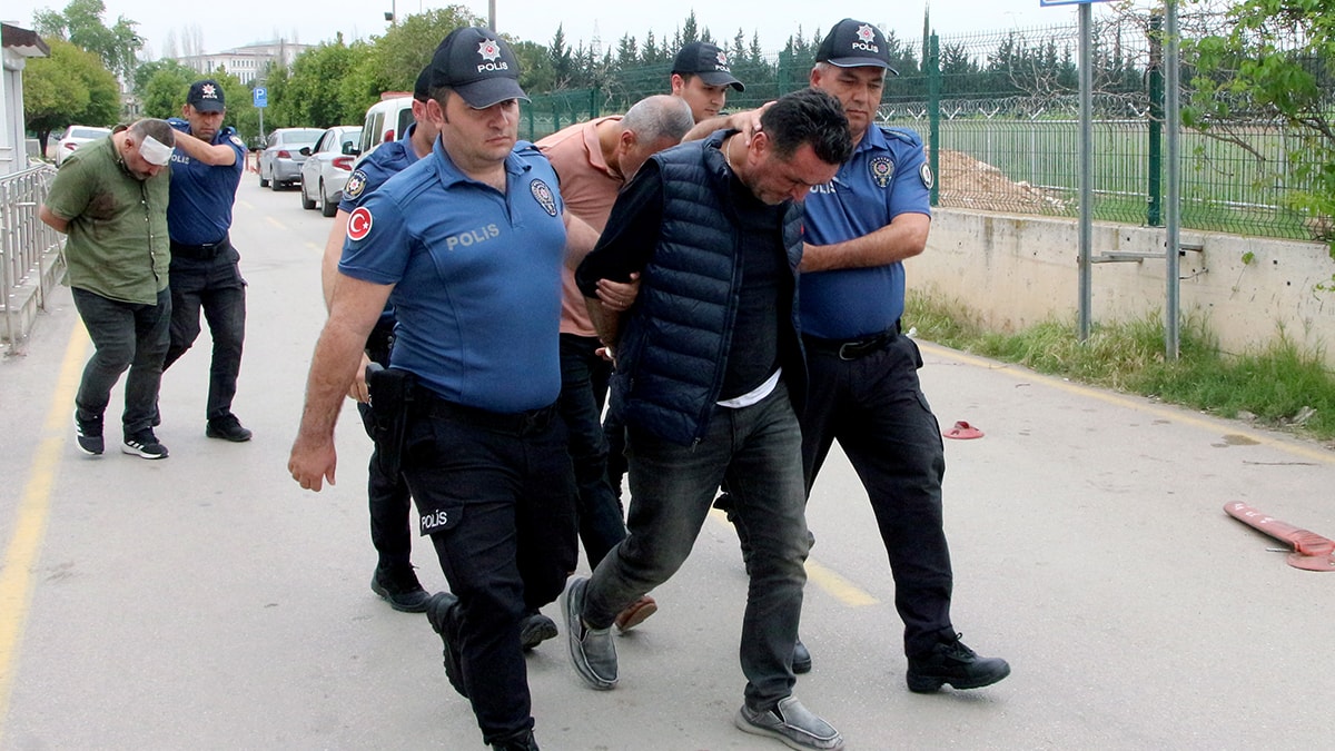 Belediye müdürü, polise silah çekti