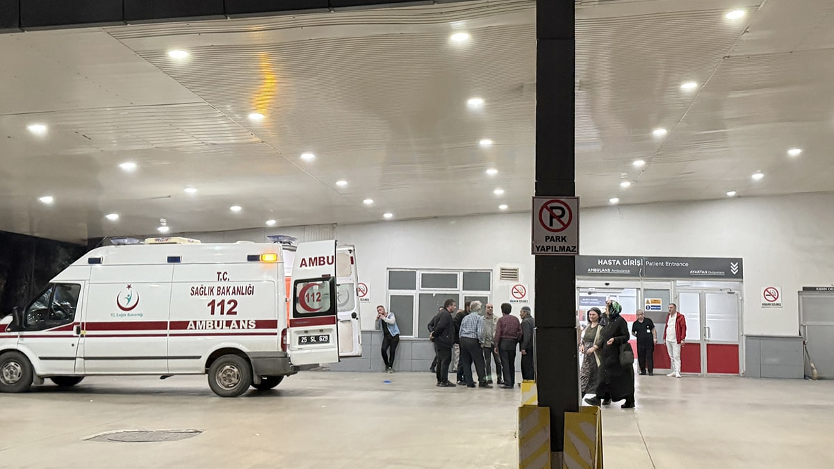 İşçilerle vatandaşlar bir birine girdi: Çok sayıda yaralı var