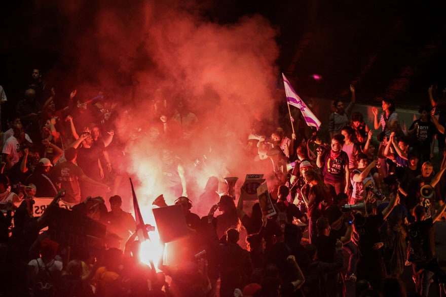 Netanyahu'nun evine y&uuml;r&uuml;yen İsraillilere sert m&uuml;dahale - S&ouml;zc&uuml;