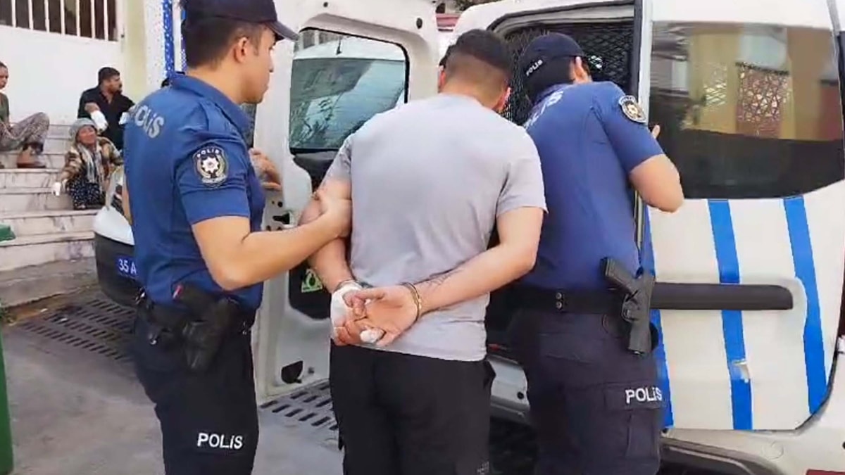 'Yan baktın' kavgasında sırtından bıçakla yaralandı