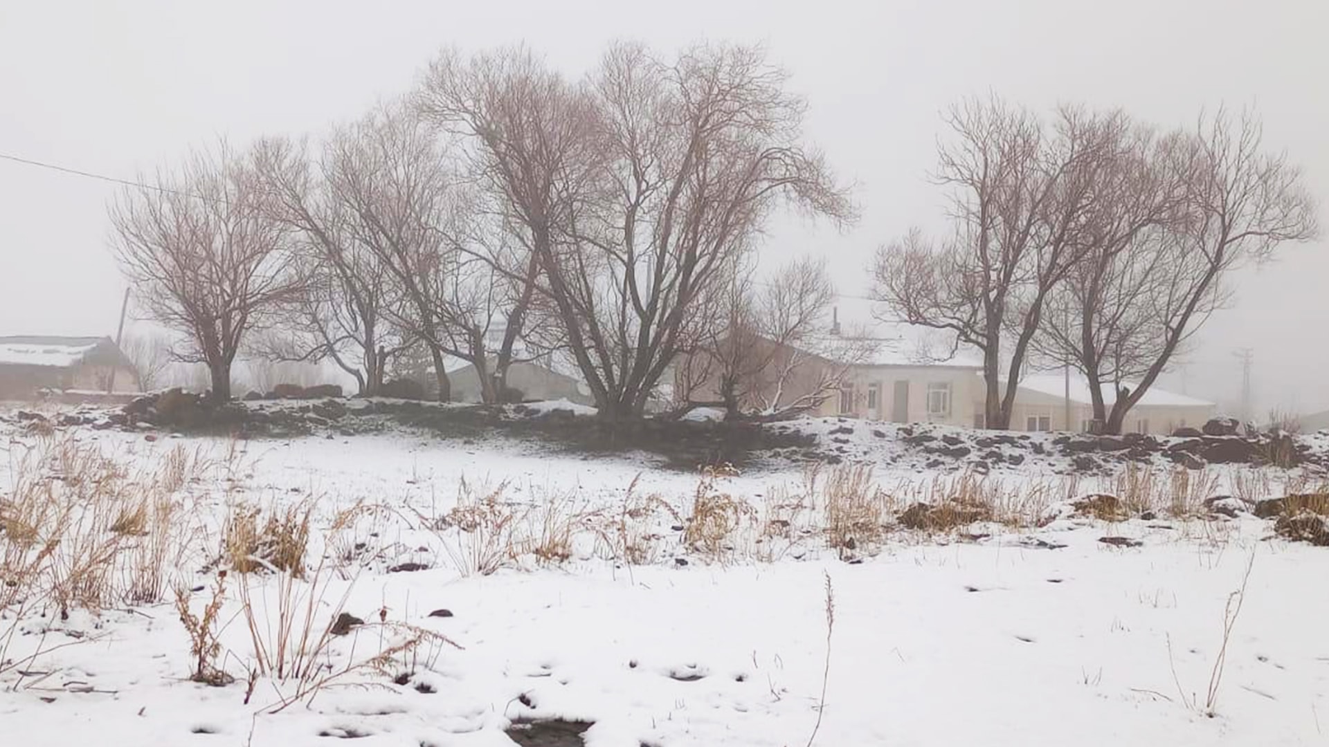 Kars'a nisan ayında kar yağdı