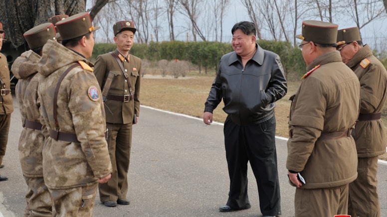 Kuzey Kore lideri, hipersonik füze denemesini izledi