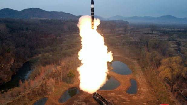 Kuzey Kore'den süper büyük savaş başlıklı füze denemesi